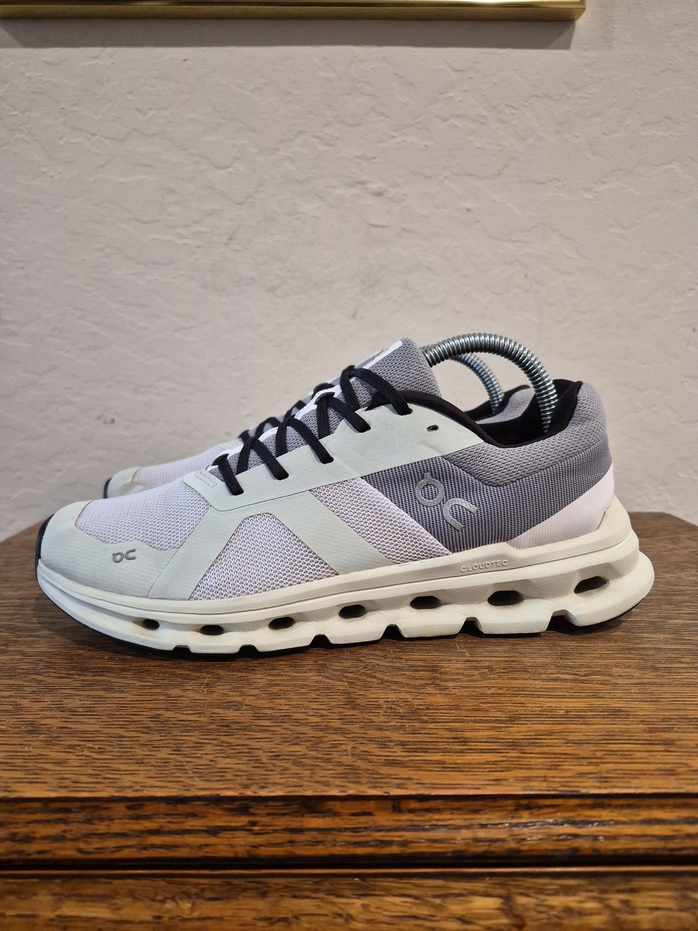 On Cloudrunner Swiss Engineering Athletic Running Shoes 
Women's Size US 9